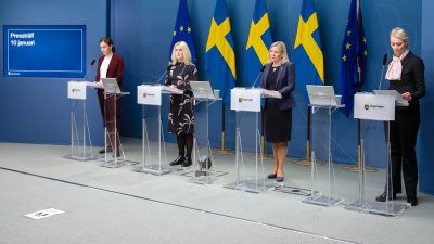 Regeringens och Folkhälsomyndighetens pressträff.